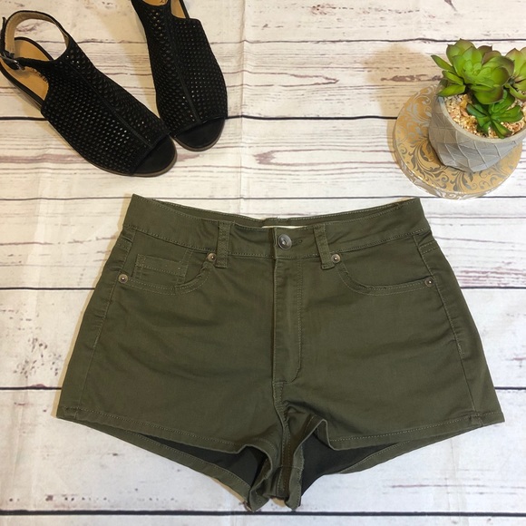 Green shorts size 28 woman - Picture 2 of 6